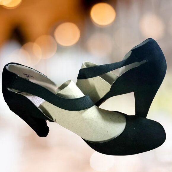 Chic Black Cross-Strap Block Heels by Mootsies Tootsies - Picture 2 of 7